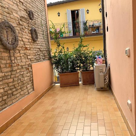 Elegante Appartamento In Centro A צ'זנה מראה חיצוני תמונה